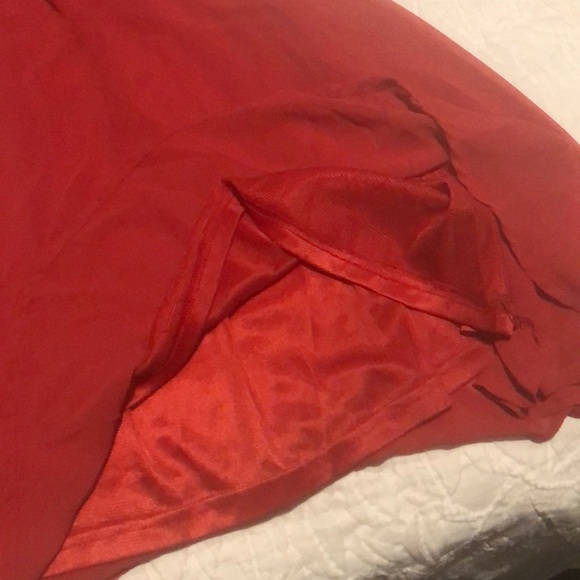 Mid length red dress - Picture 3 of 4